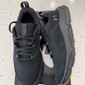 New Sz 8 Under Armour Men's Black and Orange Athletic Shoes